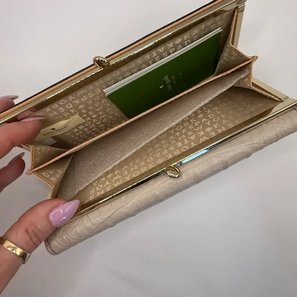 Kate Spade Croc Embossed Elegant Taupe Women's Wallet kisslock GUC - Picture 4 of 12